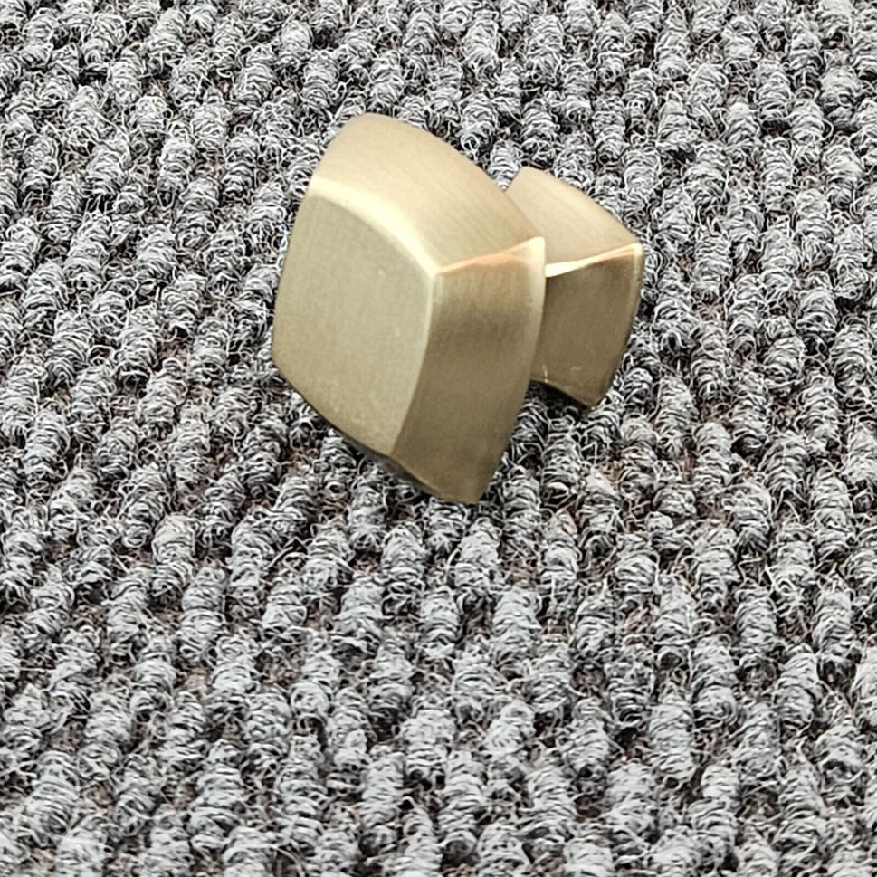 Liberty  Mandara 1-1/4 in. (32 mm) Champagne Bronze Square Cabinet Knob